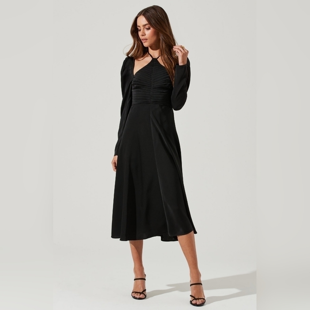 ASTR THE LABEL NWOT Black Cinch Halter Neckline Long Sleeve Midi Dress Size XS